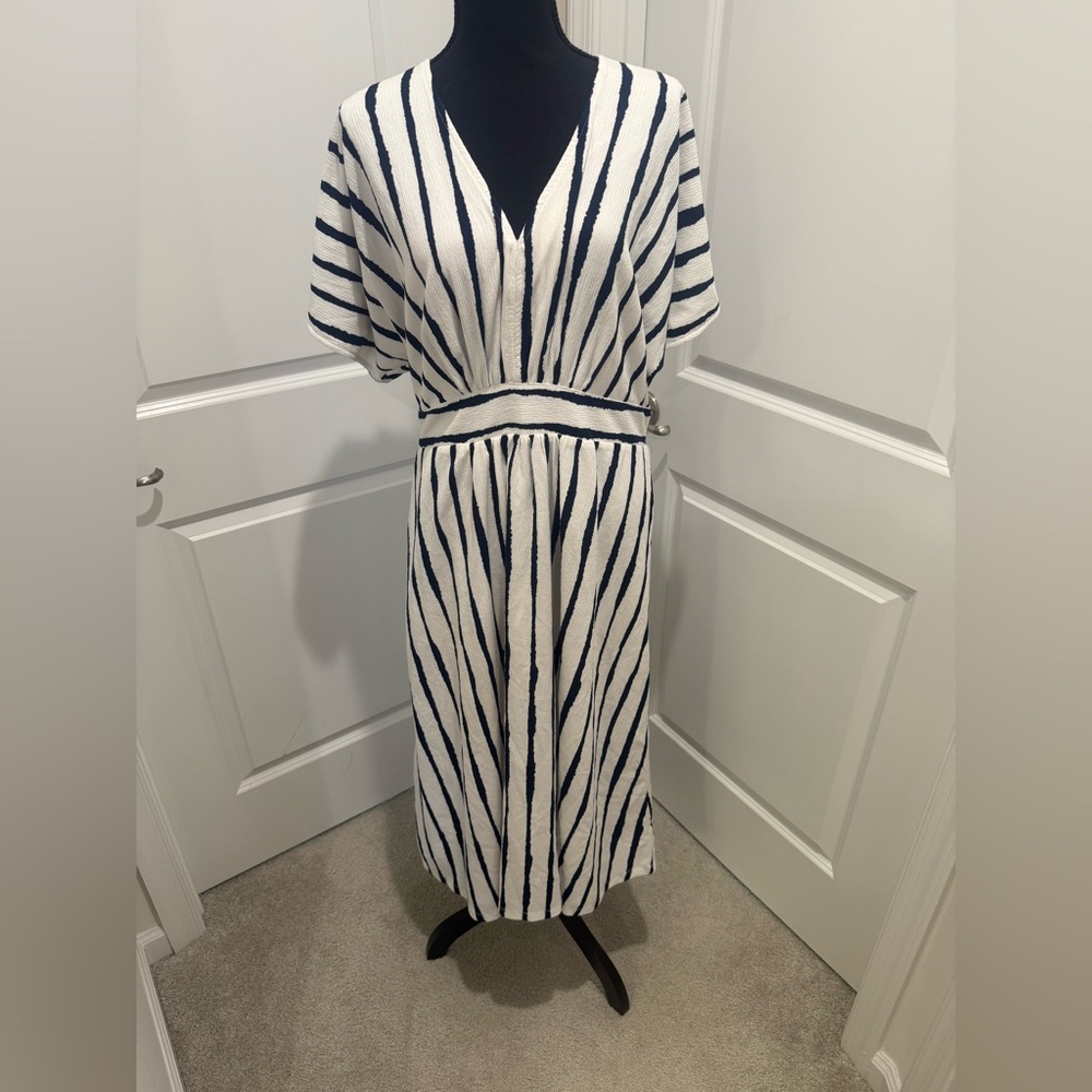 Gibson Latimer Black and White Sheath Dress V-Neck Dolman Sleeve